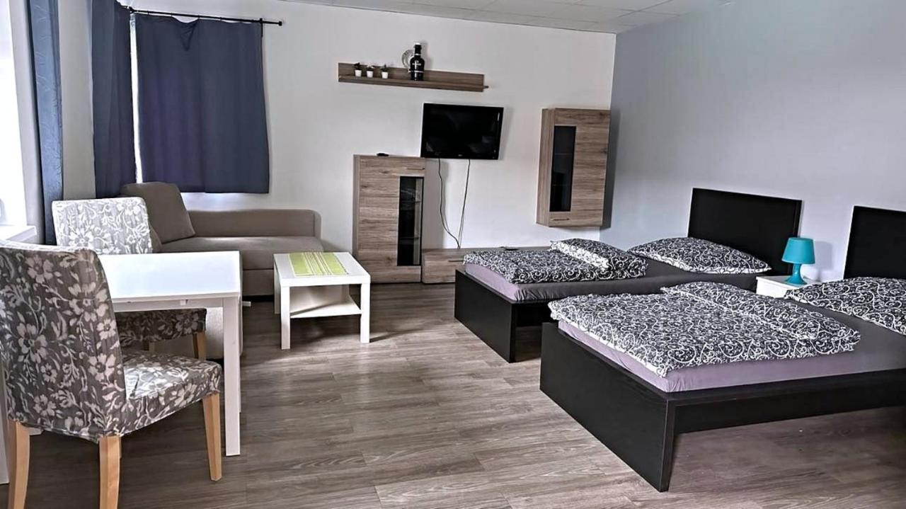 Aparthotel Dks Chomutov Buitenkant foto